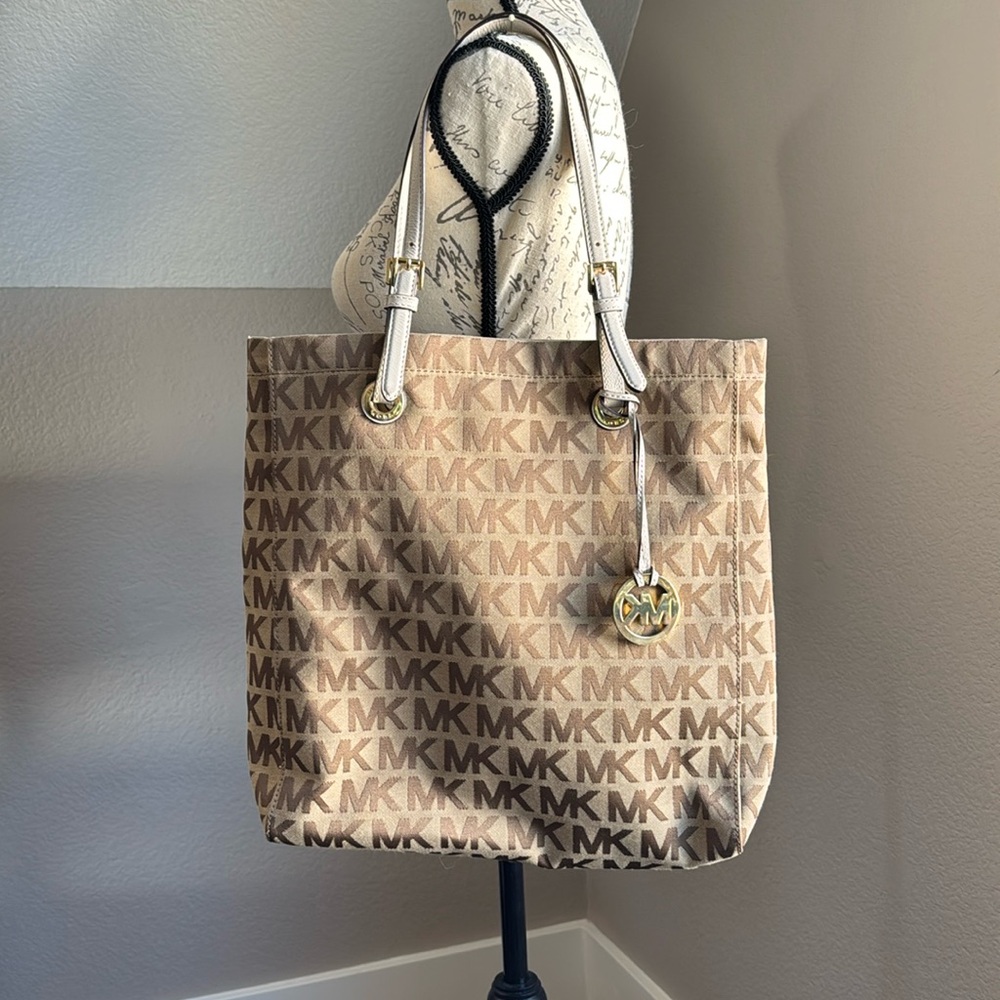 NWOT Michael Kors Signature Logo Large Canvas Tan Brown Shoulder Tote Bag